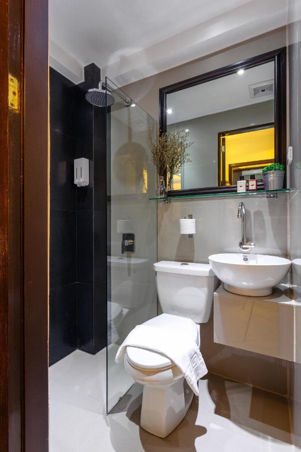 Nest Nano Suites Poblacion - Makati Makati City Esterno foto